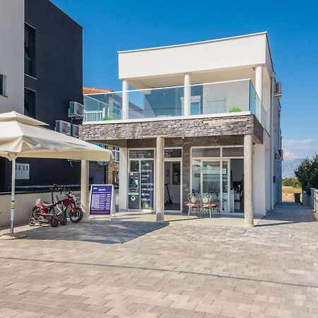 Apartments Krpan Vir Eksteriør bilde