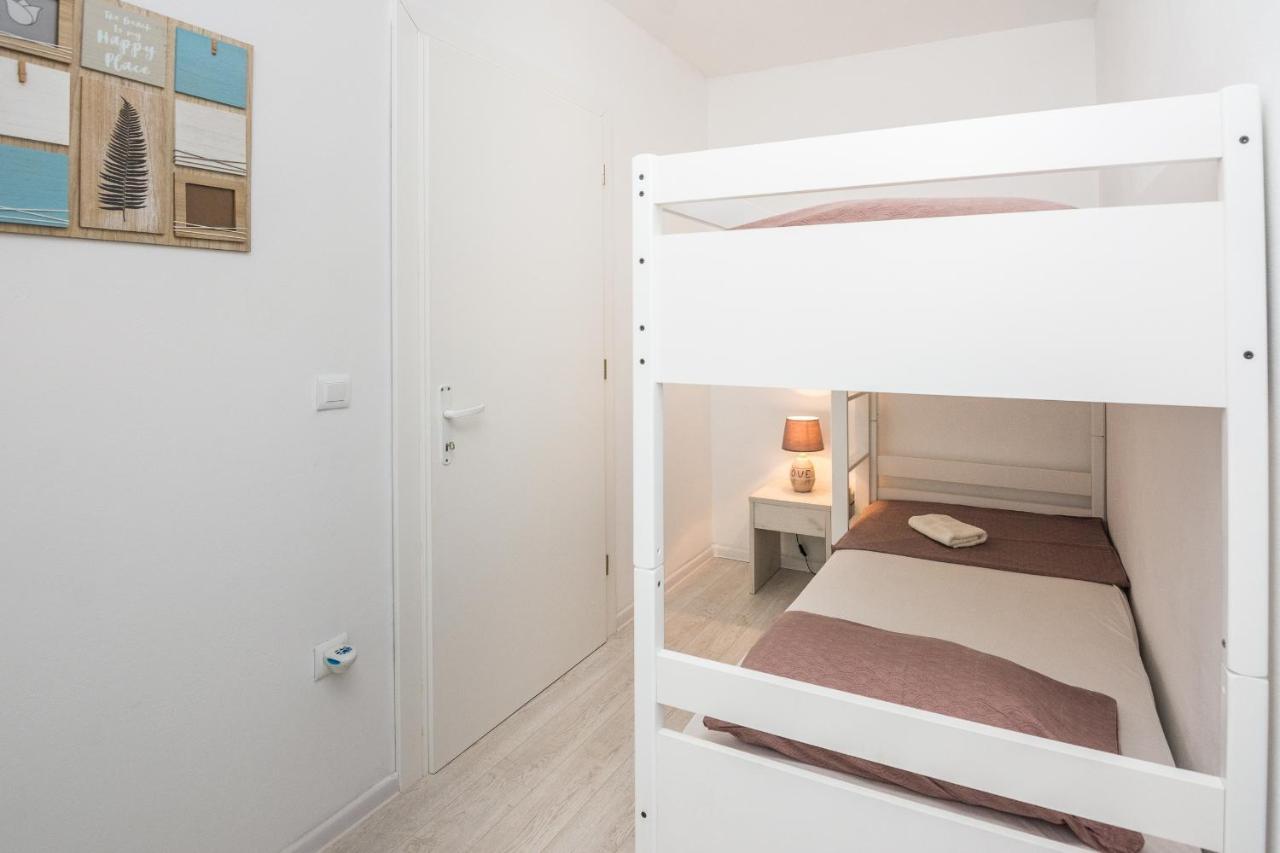 Apartments Krpan Vir Eksteriør bilde