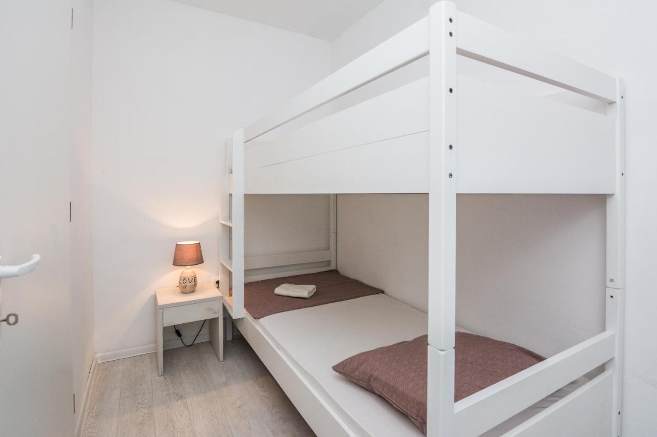 Apartments Krpan Vir Eksteriør bilde