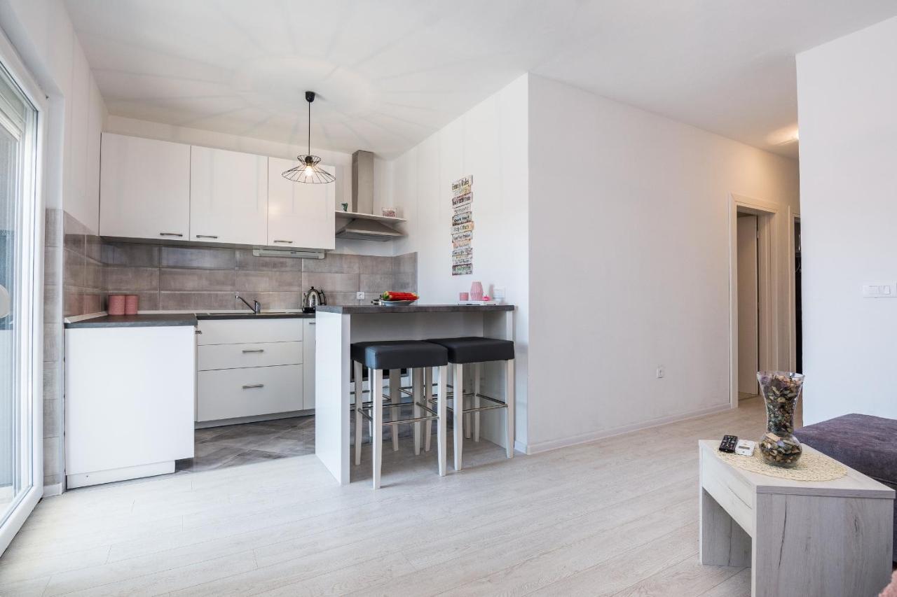 Apartments Krpan Vir Eksteriør bilde