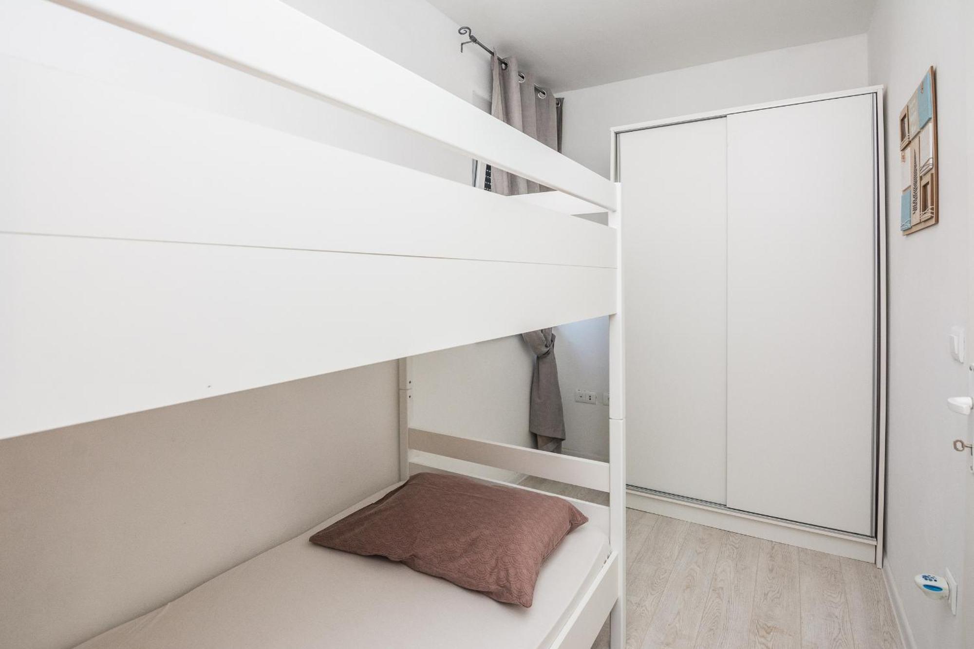 Apartments Krpan Vir Eksteriør bilde