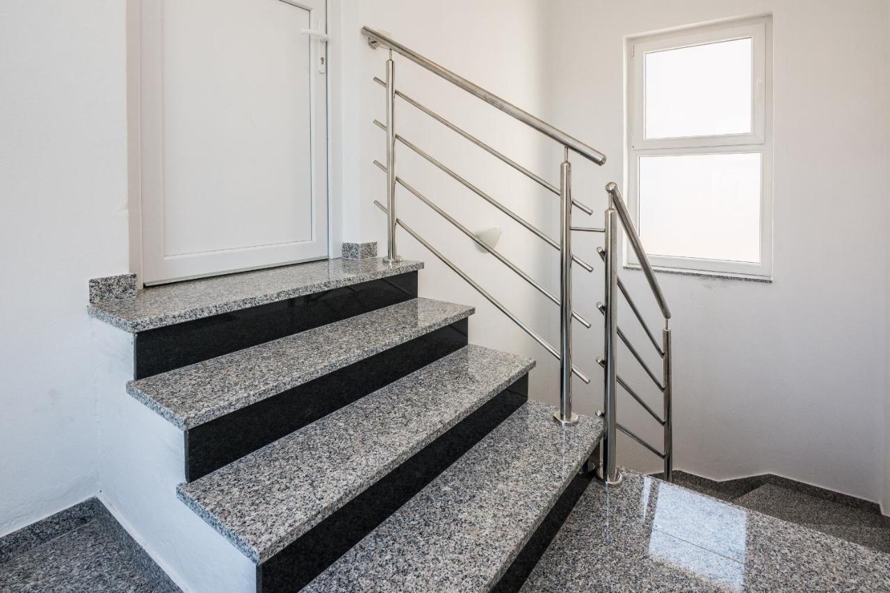 Apartments Krpan Vir Eksteriør bilde