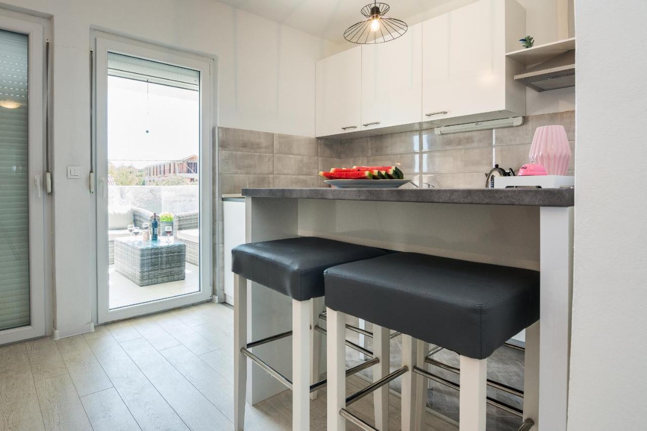 Apartments Krpan Vir Eksteriør bilde