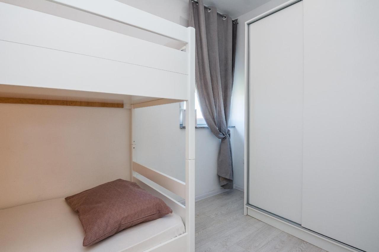 Apartments Krpan Vir Eksteriør bilde