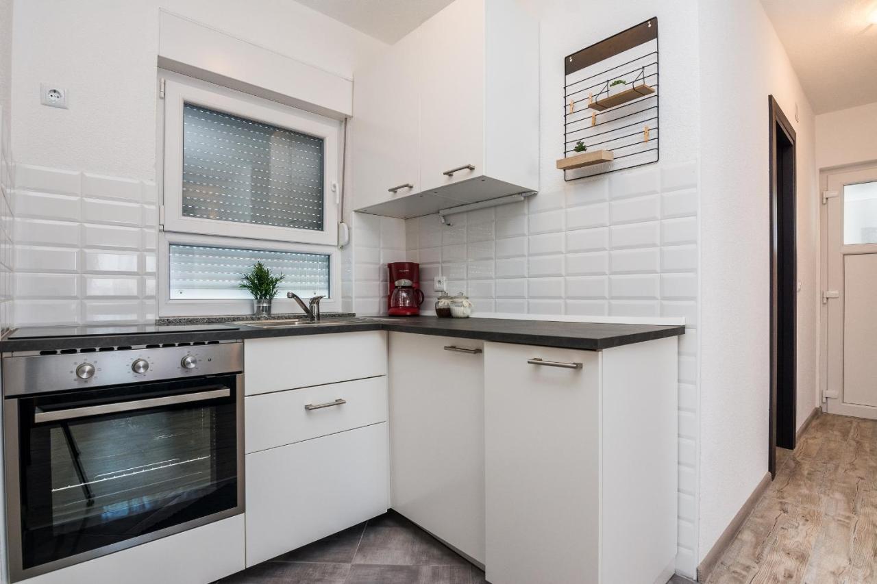 Apartments Krpan Vir Eksteriør bilde