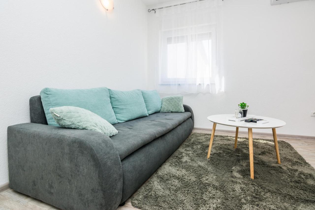 Apartments Krpan Vir Eksteriør bilde