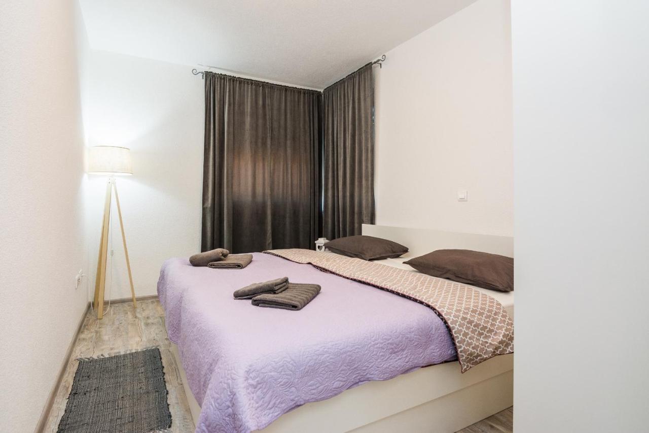 Apartments Krpan Vir Eksteriør bilde