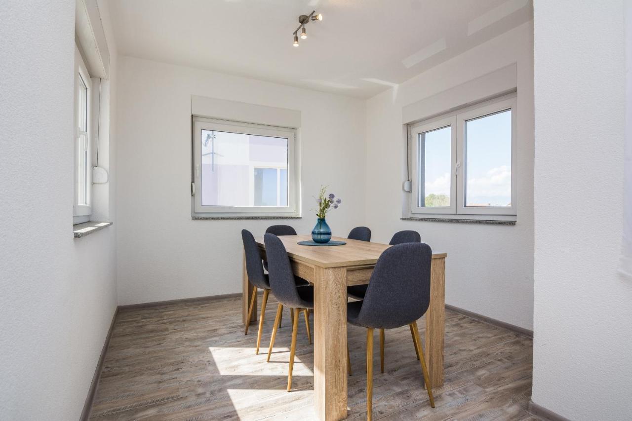 Apartments Krpan Vir Eksteriør bilde